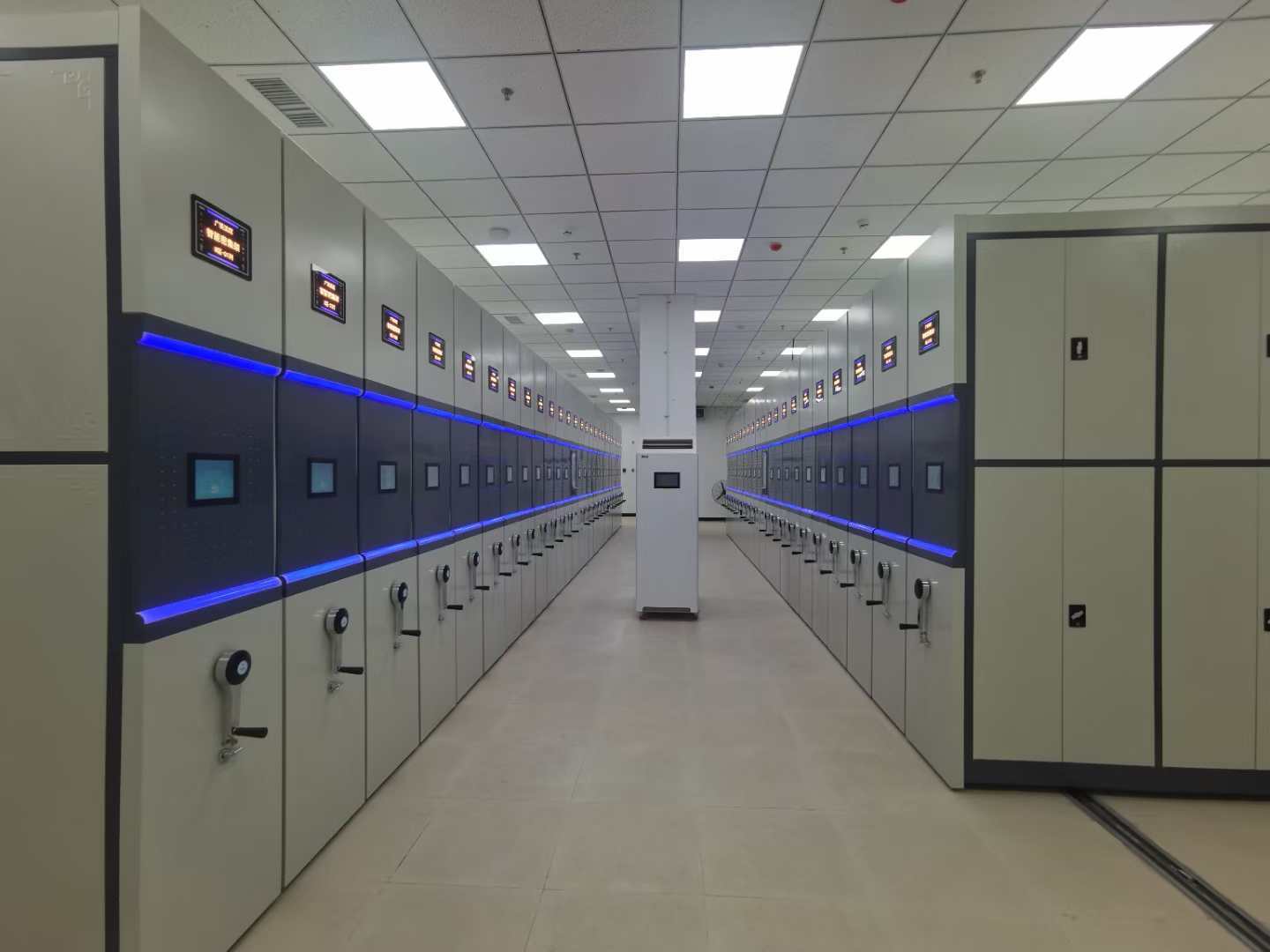 科技 + 空间双驱动：智能密集架引领档案存储新范式「虎恒智能」